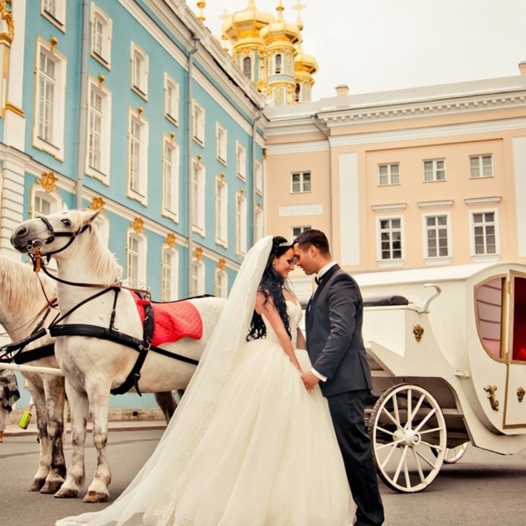 Das Wedding in carriage Wallpaper 1024x1024