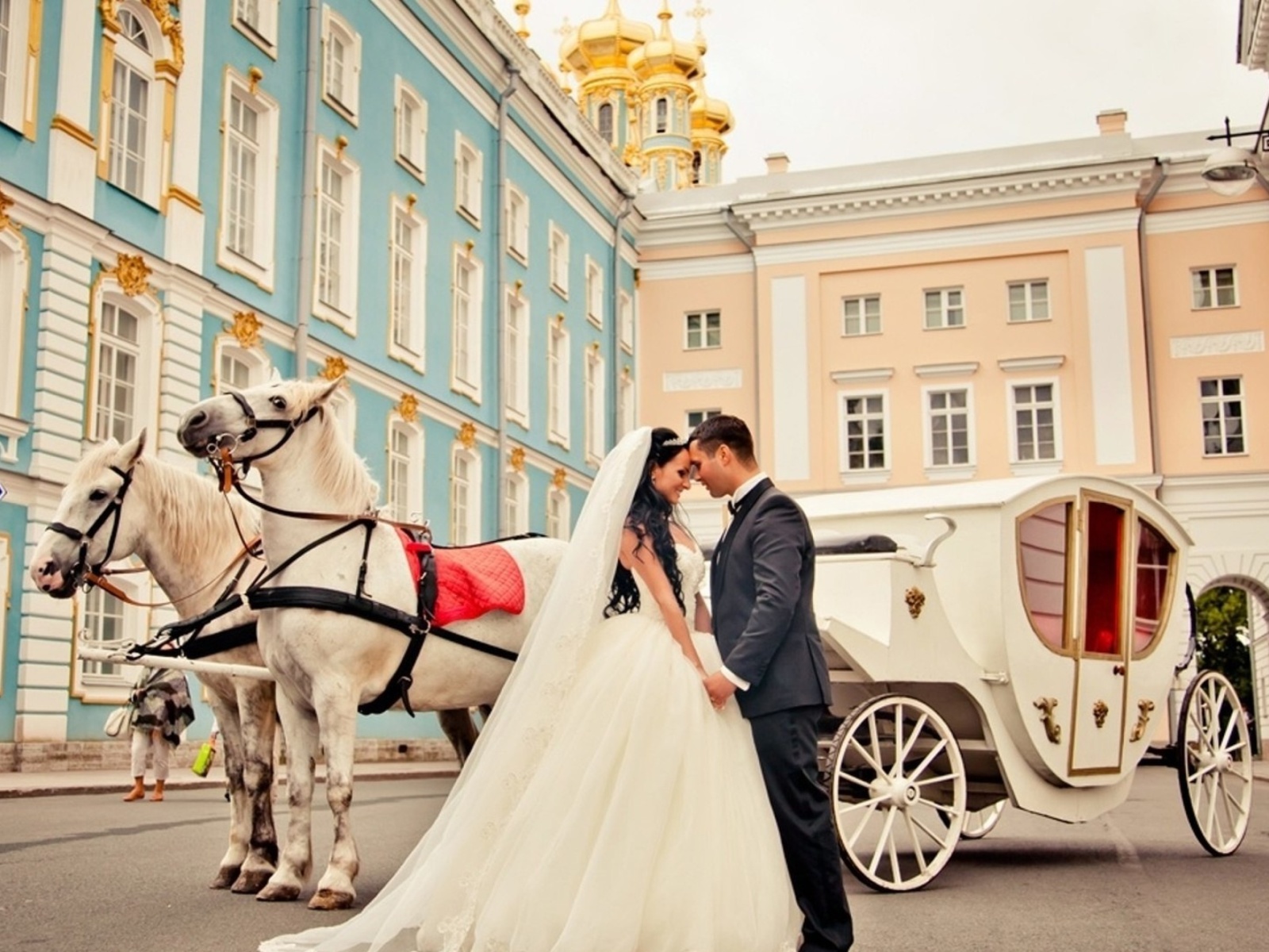 Das Wedding in carriage Wallpaper 1600x1200