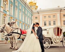 Wedding in carriage wallpaper 220x176
