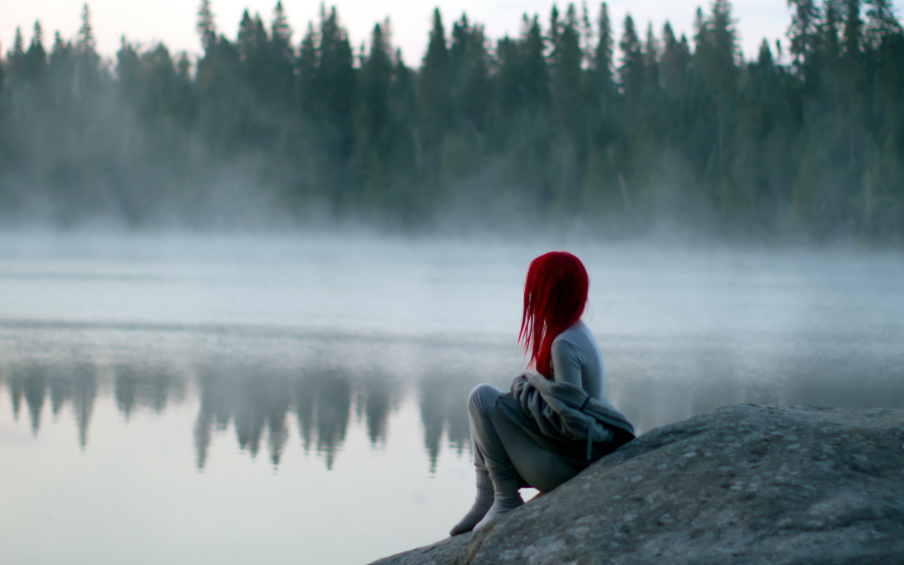 Обои Girl With Red Hair And Lake Fog 1280x800
