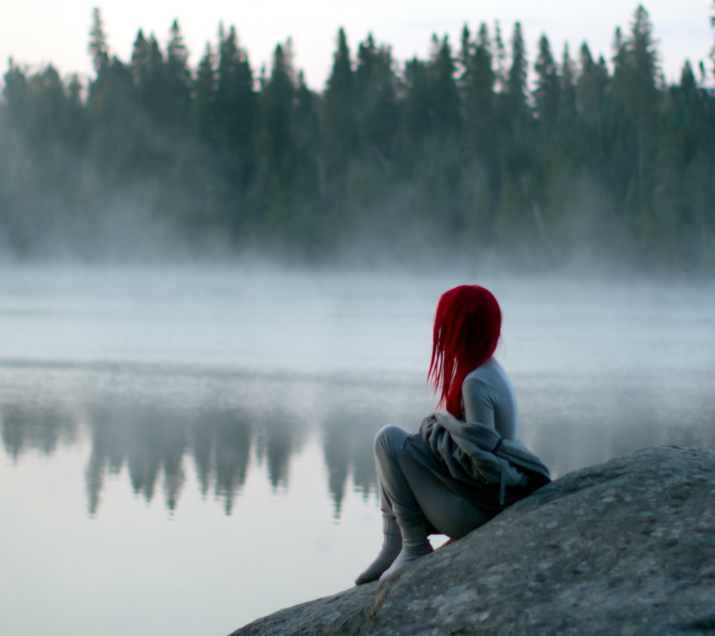 Sfondi Girl With Red Hair And Lake Fog 1440x1280