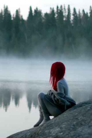 Fondo de pantalla Girl With Red Hair And Lake Fog 320x480