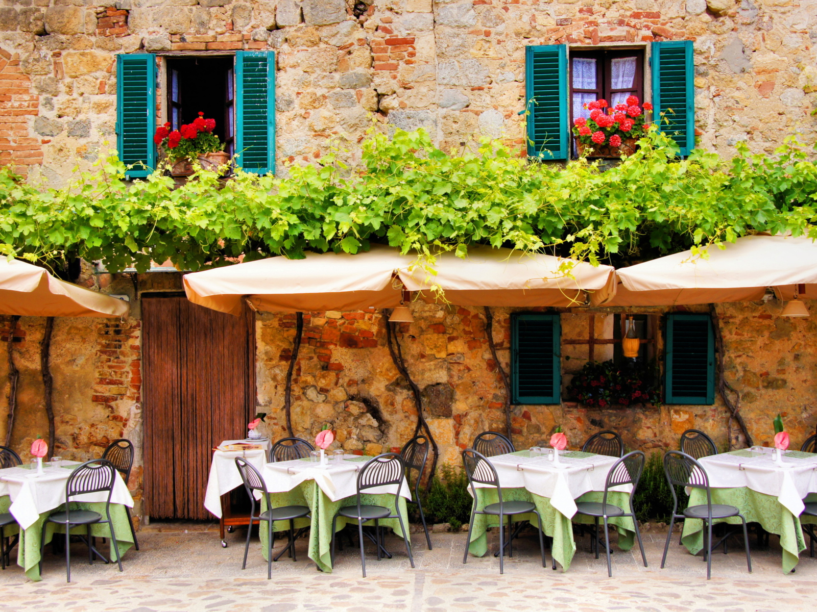 Tavern In Italy wallpaper 1600x1200