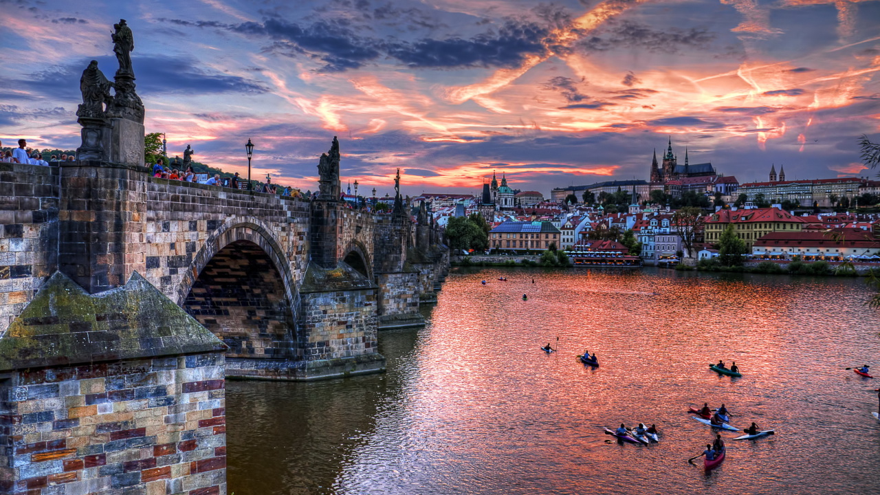 Charles Bridge in Prague wallpaper 1280x720