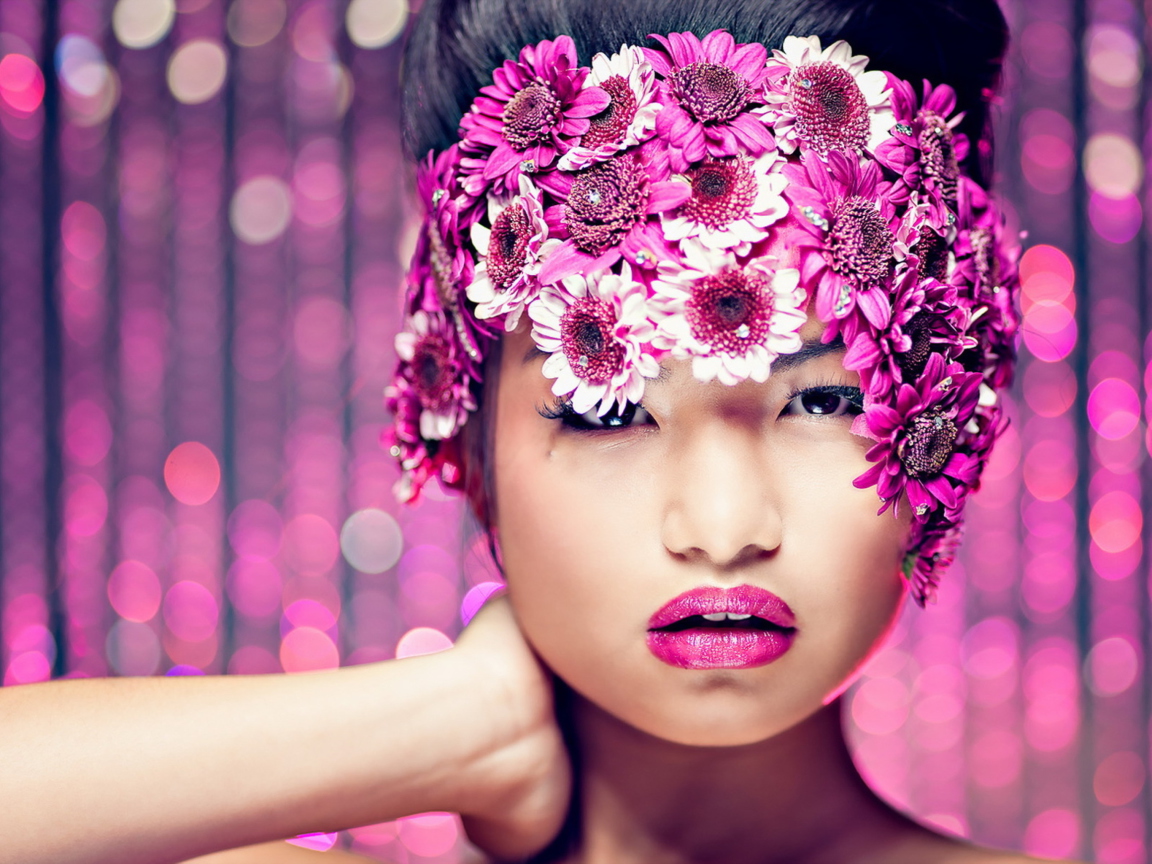 Обои Asian Fashion Model With Pink Flower Wreath 1152x864