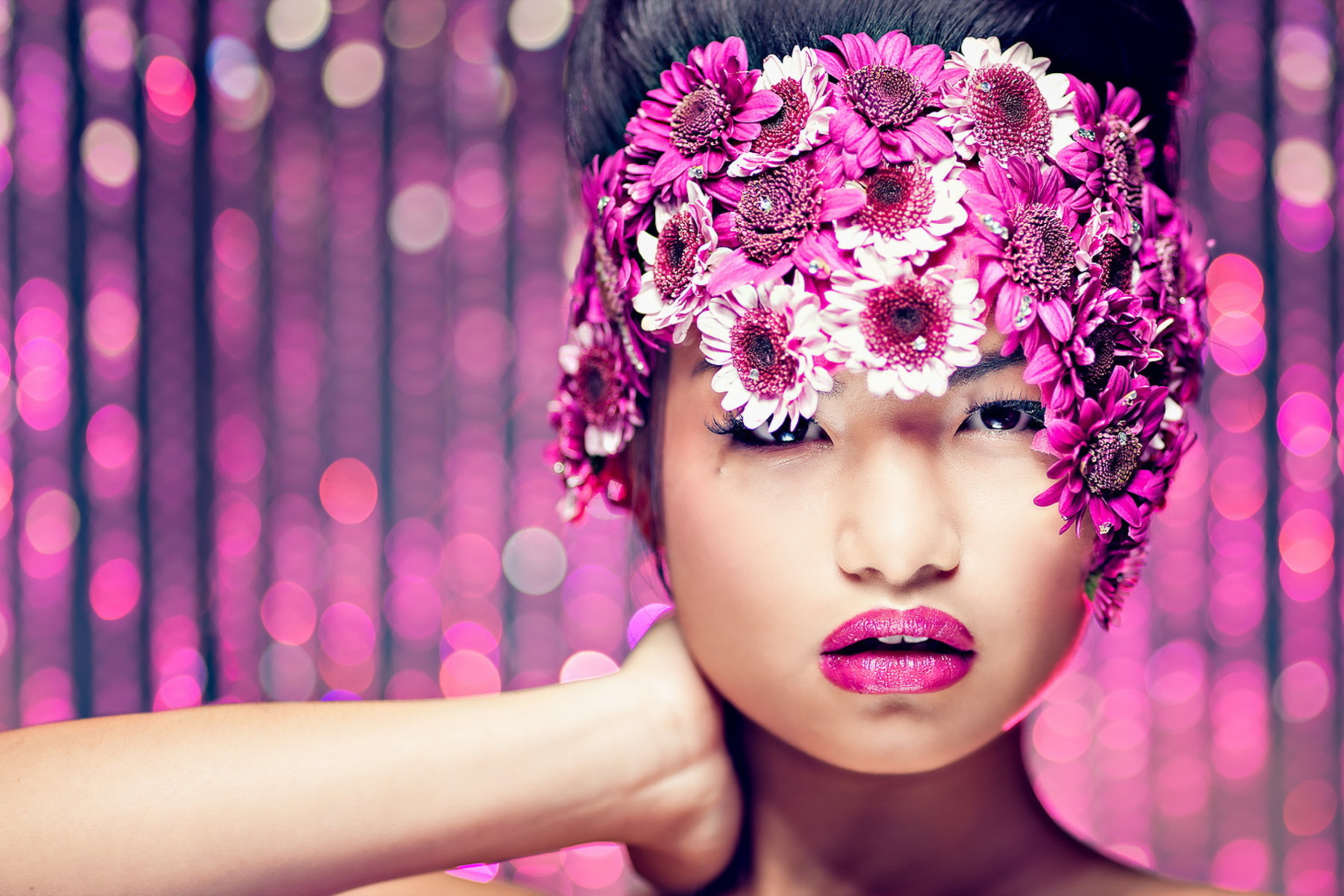 Обои Asian Fashion Model With Pink Flower Wreath 2880x1920