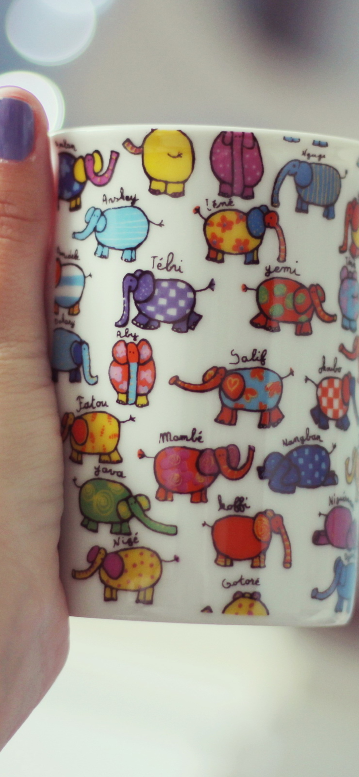 Das Funny Mug With Elephants Wallpaper 1170x2532