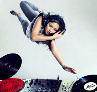 Free Dj Girl Picture for 1024x1024