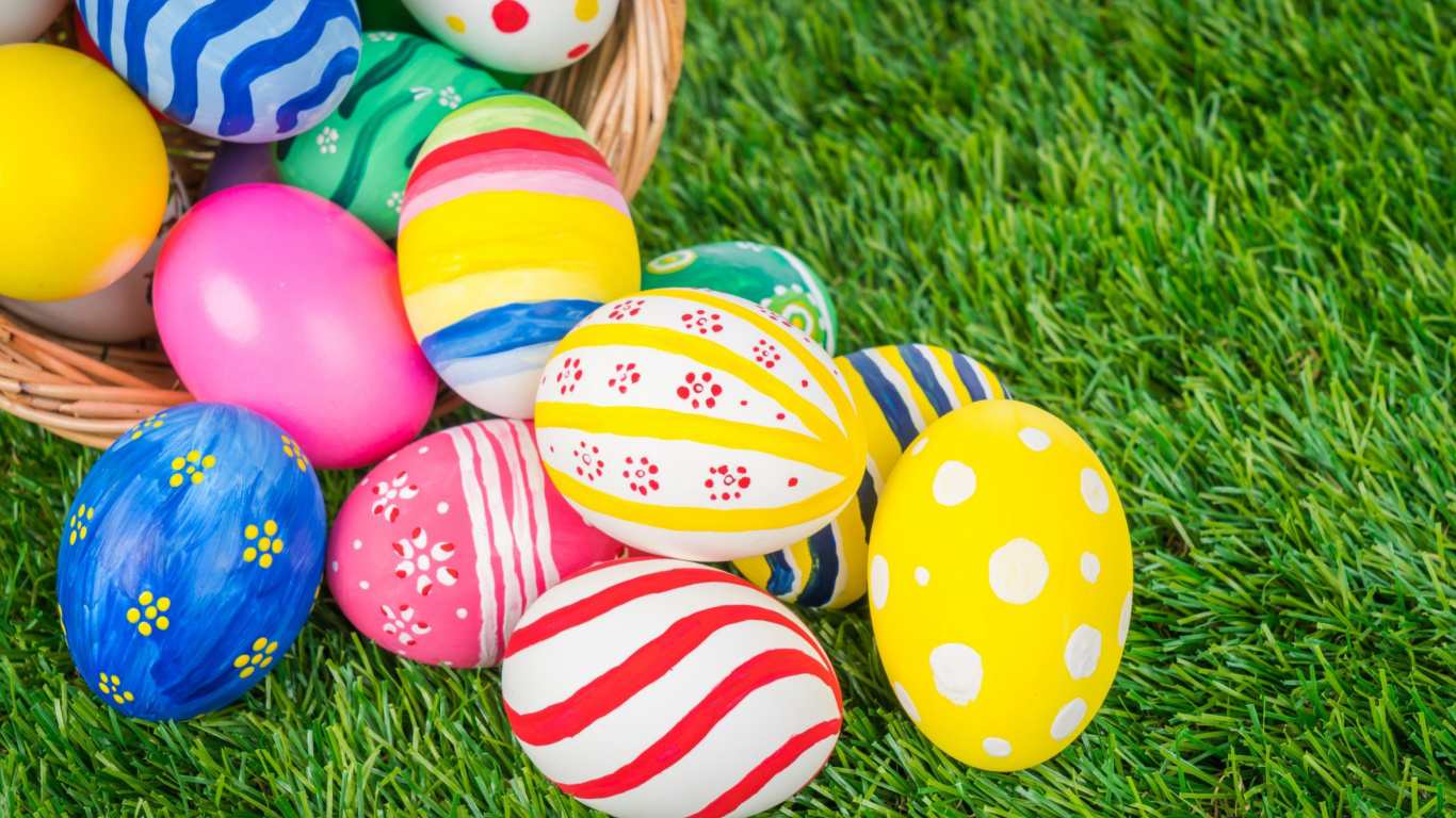 Обои Easter Eggs and Nest 1366x768