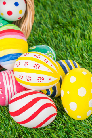 Easter Eggs and Nest wallpaper 320x480