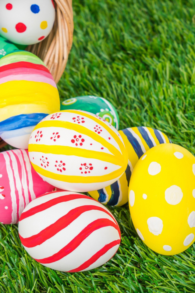 Easter Eggs and Nest wallpaper 640x960