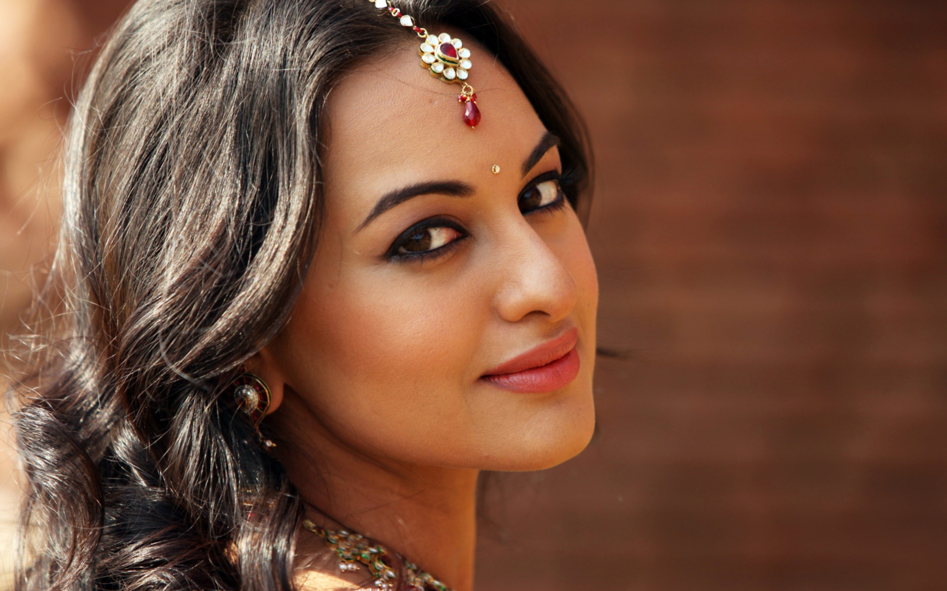 Sonakshi Sinha wallpaper 1920x1200