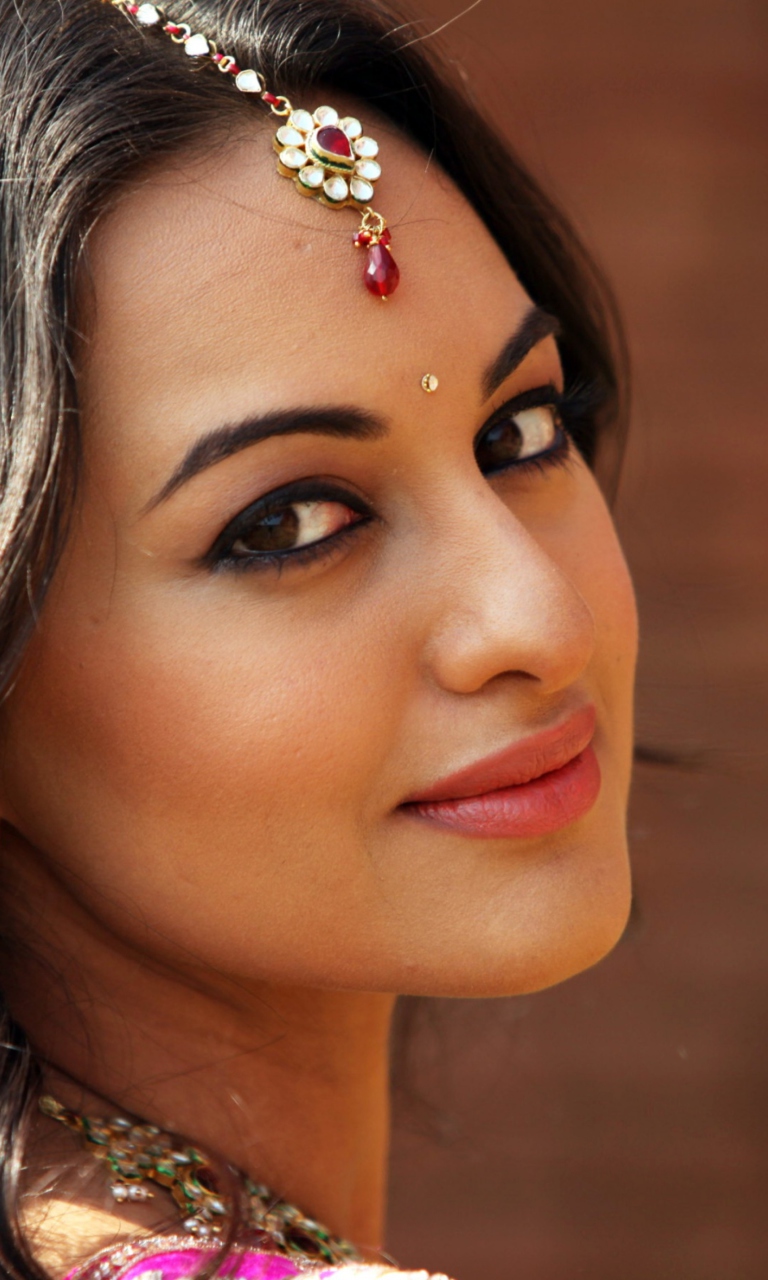 Das Sonakshi Sinha Wallpaper 768x1280