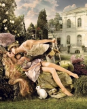 Das Scene With Kiss In Garden Wallpaper 128x160