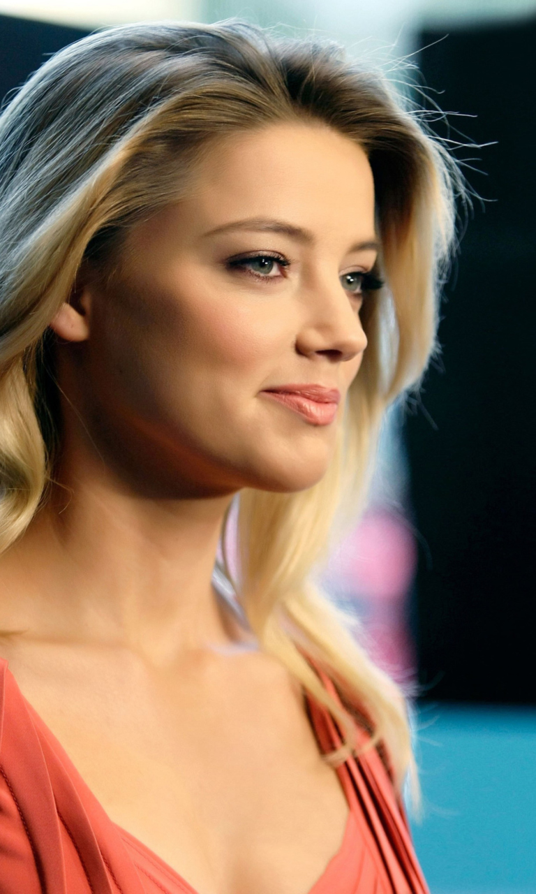 Das Amber Heard Wallpaper 768x1280