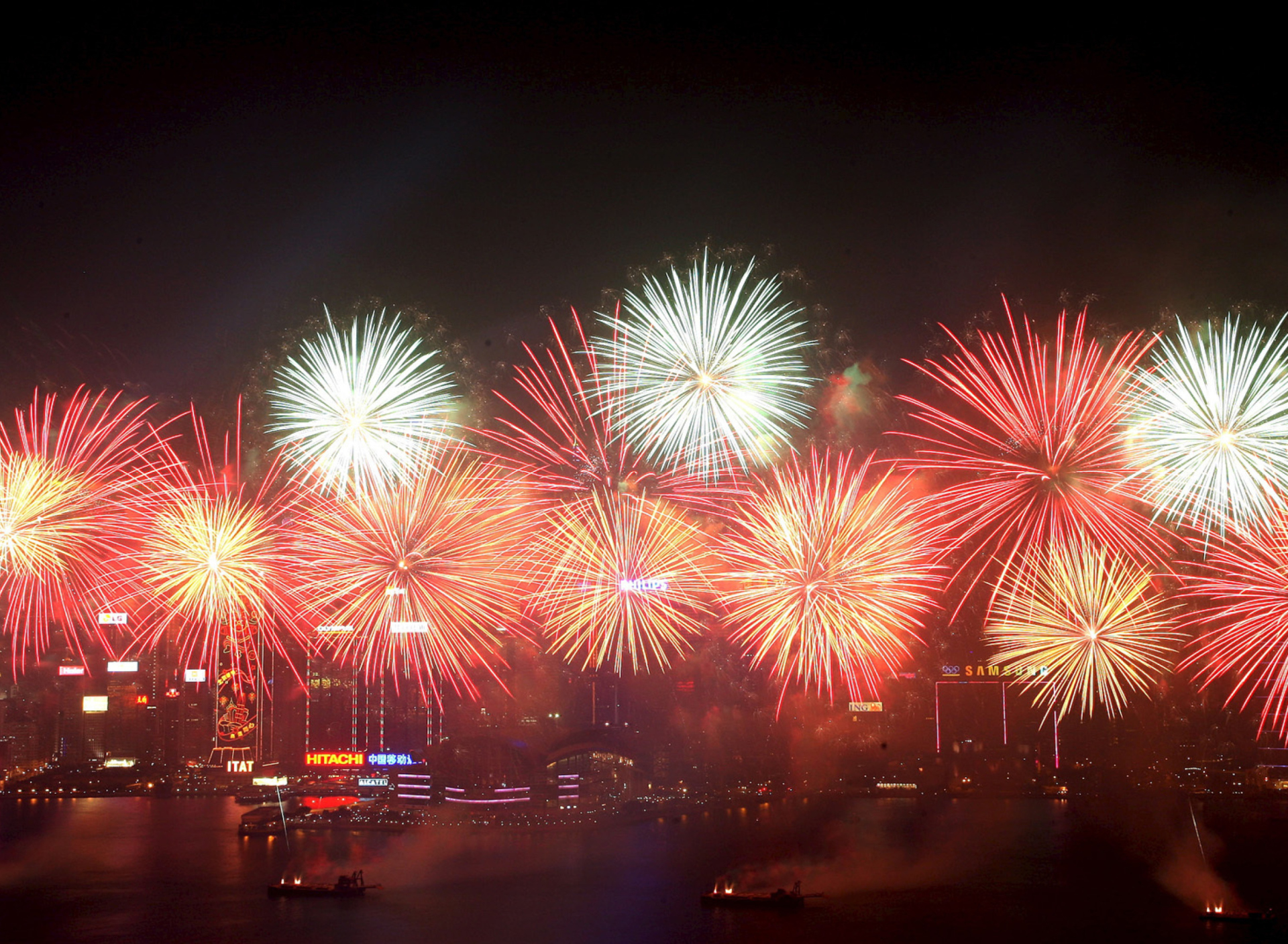 Обои Fireworks In Hong Kong 1920x1408