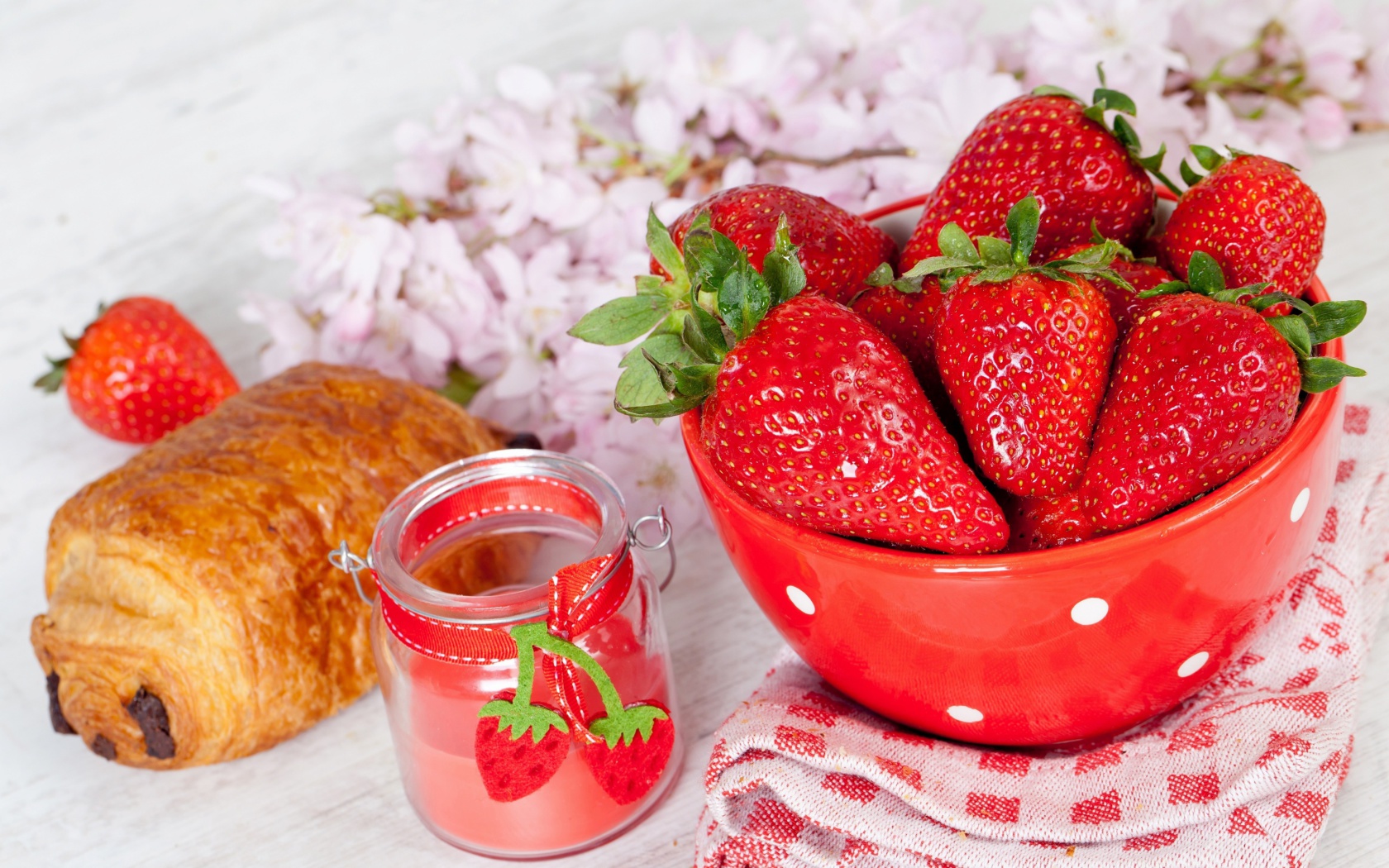 Strawberry, jam and croissant wallpaper 1680x1050