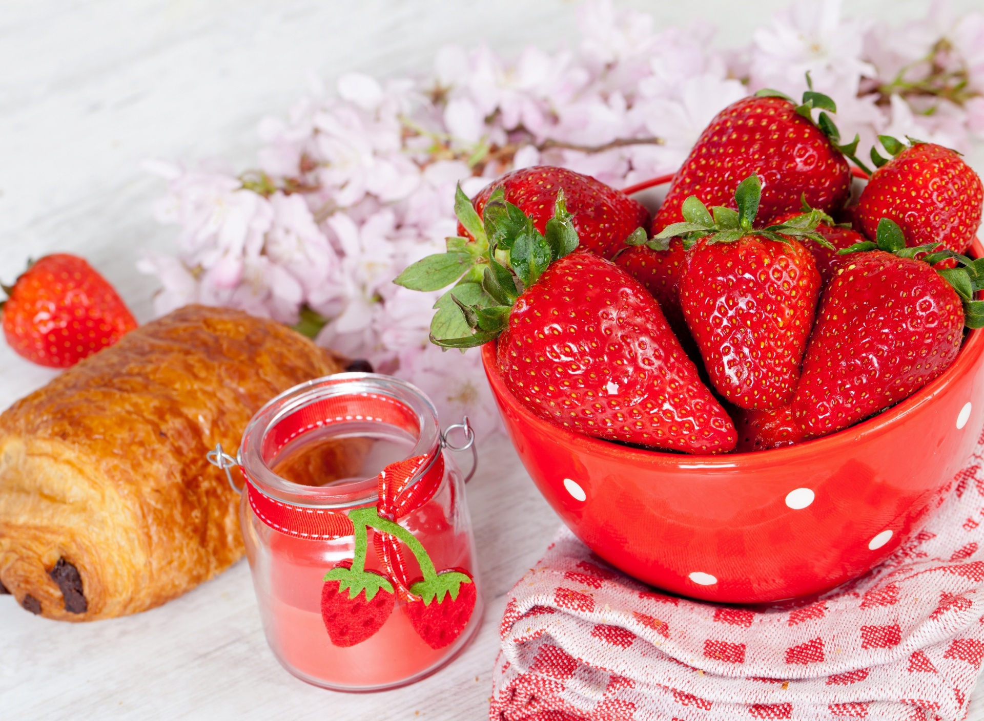 Screenshot №1 pro téma Strawberry, jam and croissant 1920x1408