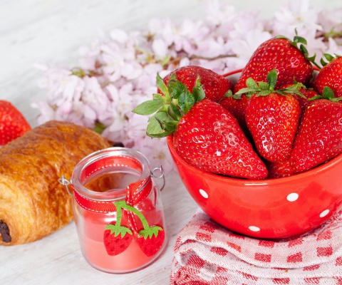 Fondo de pantalla Strawberry, jam and croissant 480x400