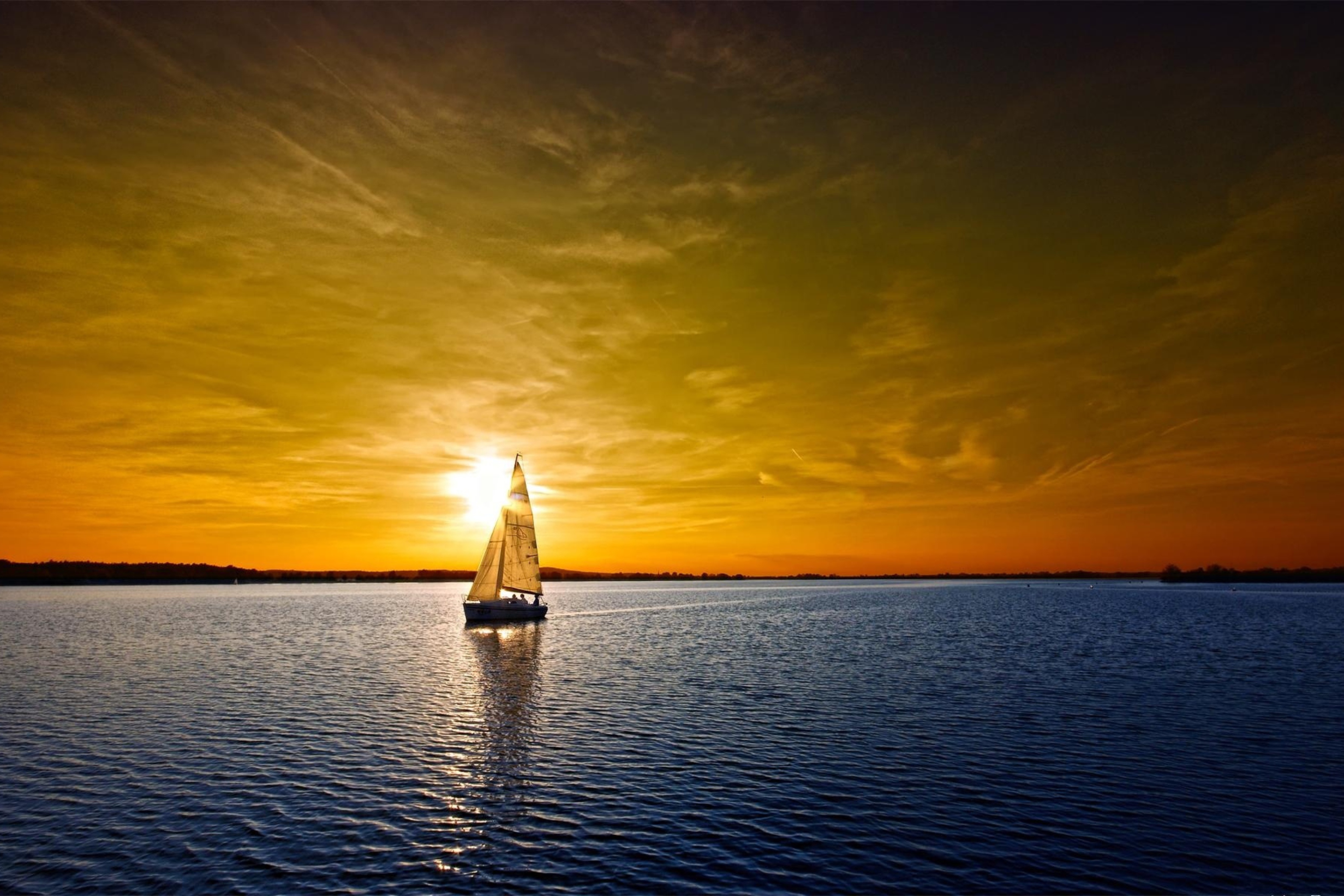 Fondo de pantalla Boat At Sunset 2880x1920