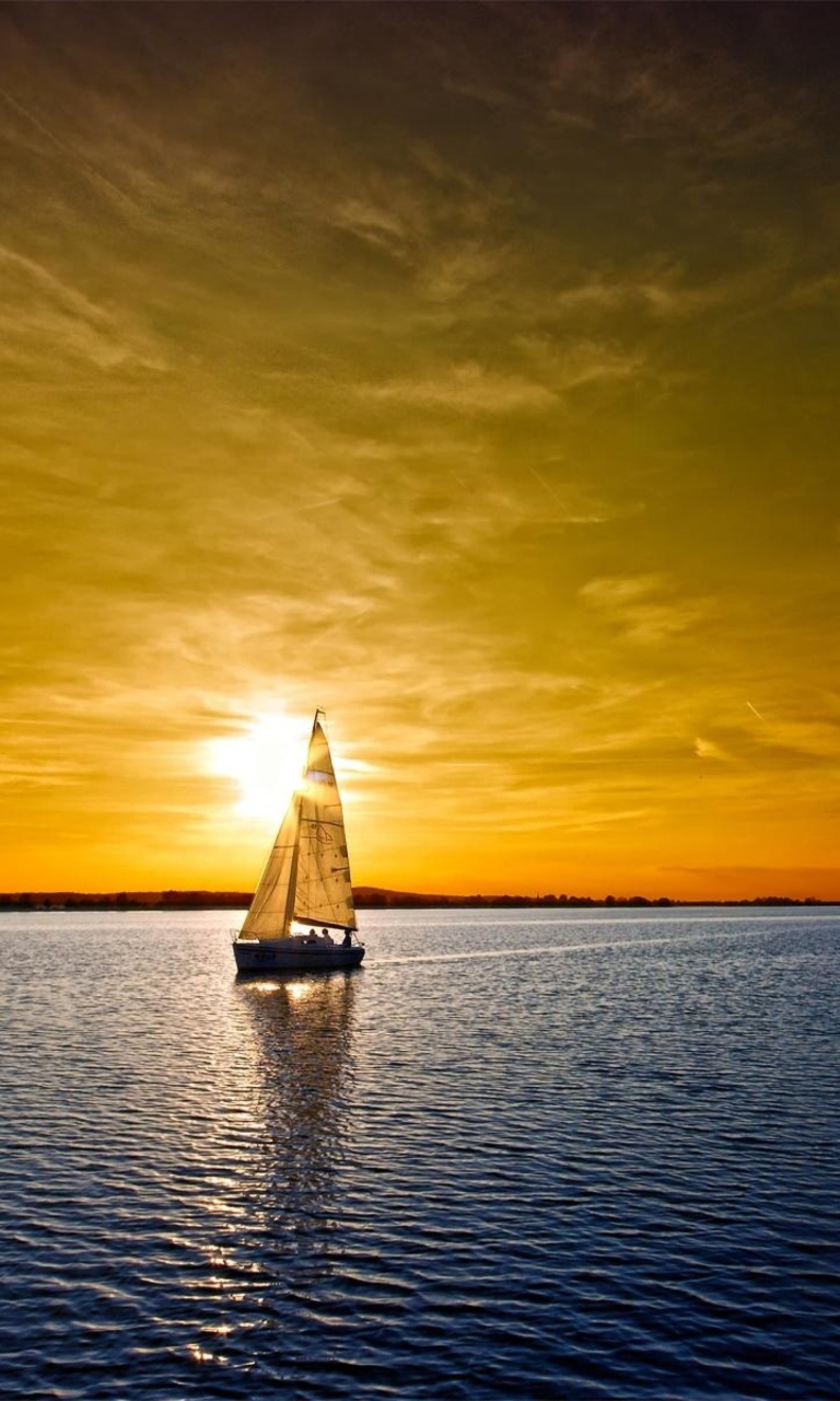 Fondo de pantalla Boat At Sunset 768x1280