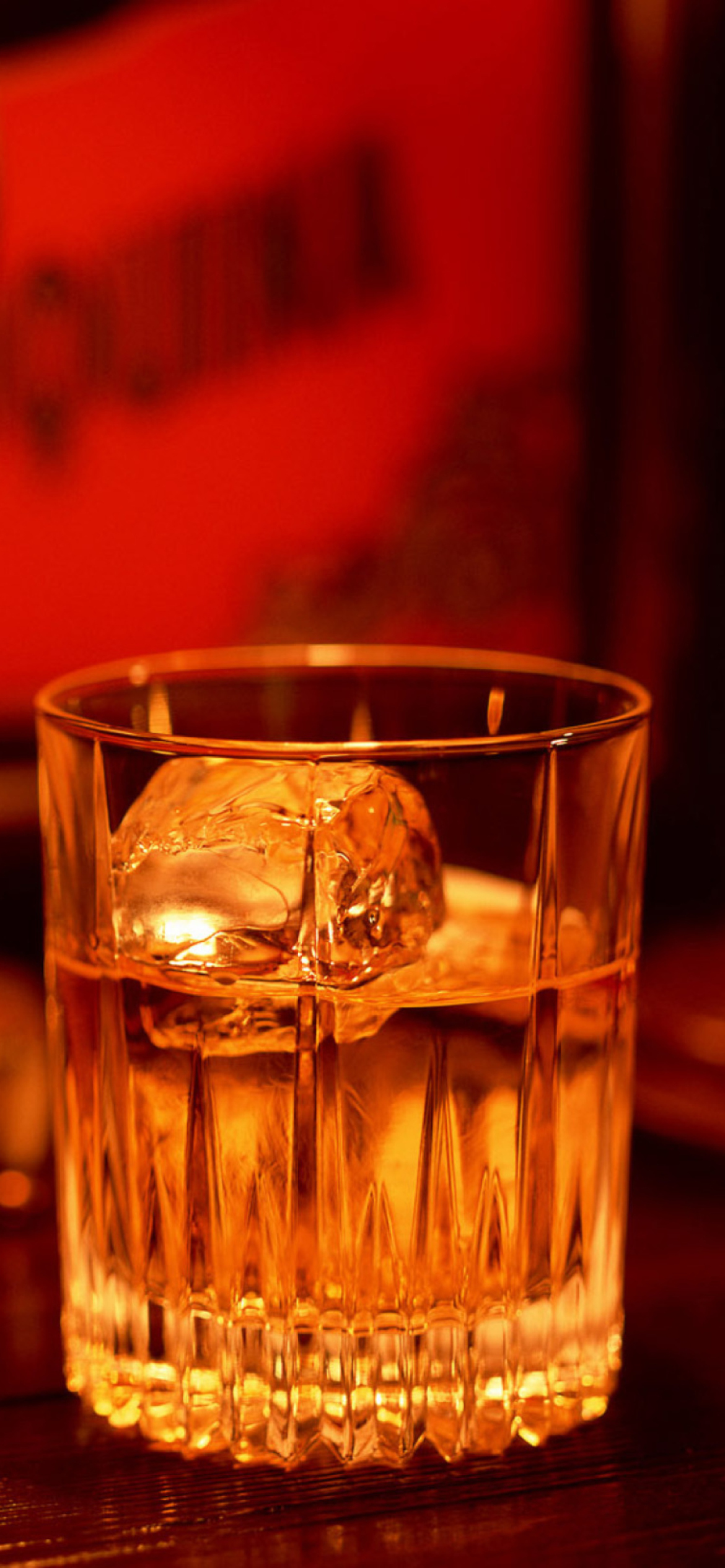 Das Whiskey With Ice Wallpaper 1170x2532