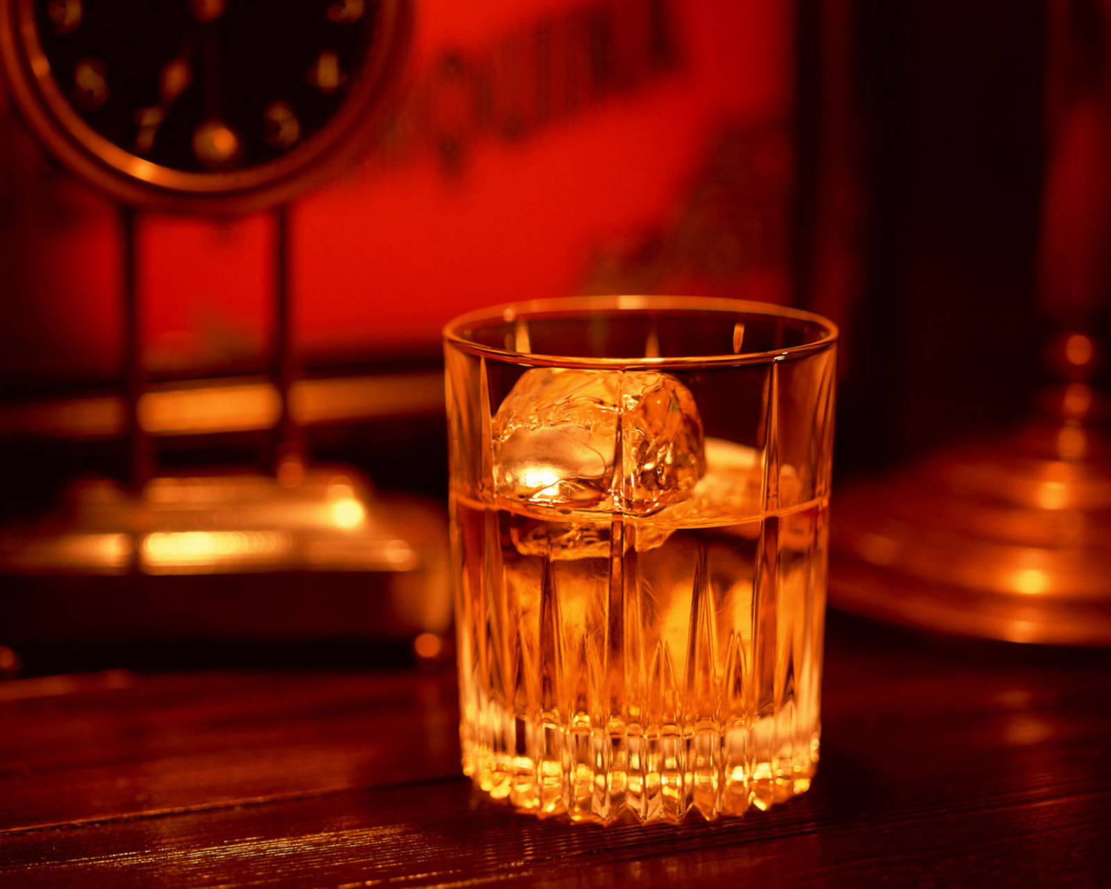 Das Whiskey With Ice Wallpaper 1600x1280