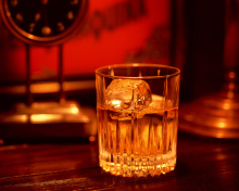 Das Whiskey With Ice Wallpaper 220x176