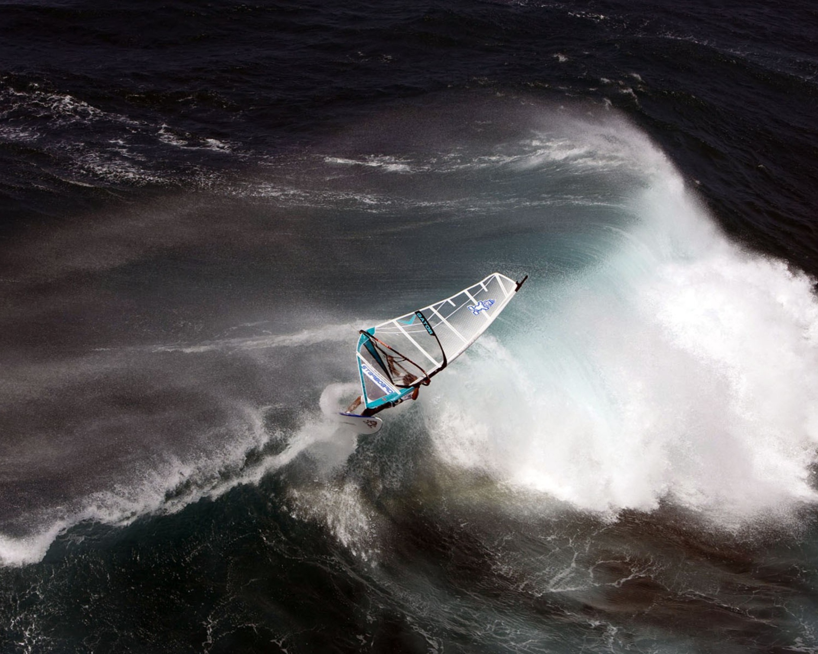 Обои Big Wave Windsurfing 1600x1280