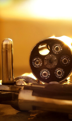 Fondo de pantalla Revolver with Handgun Cartridges 240x400