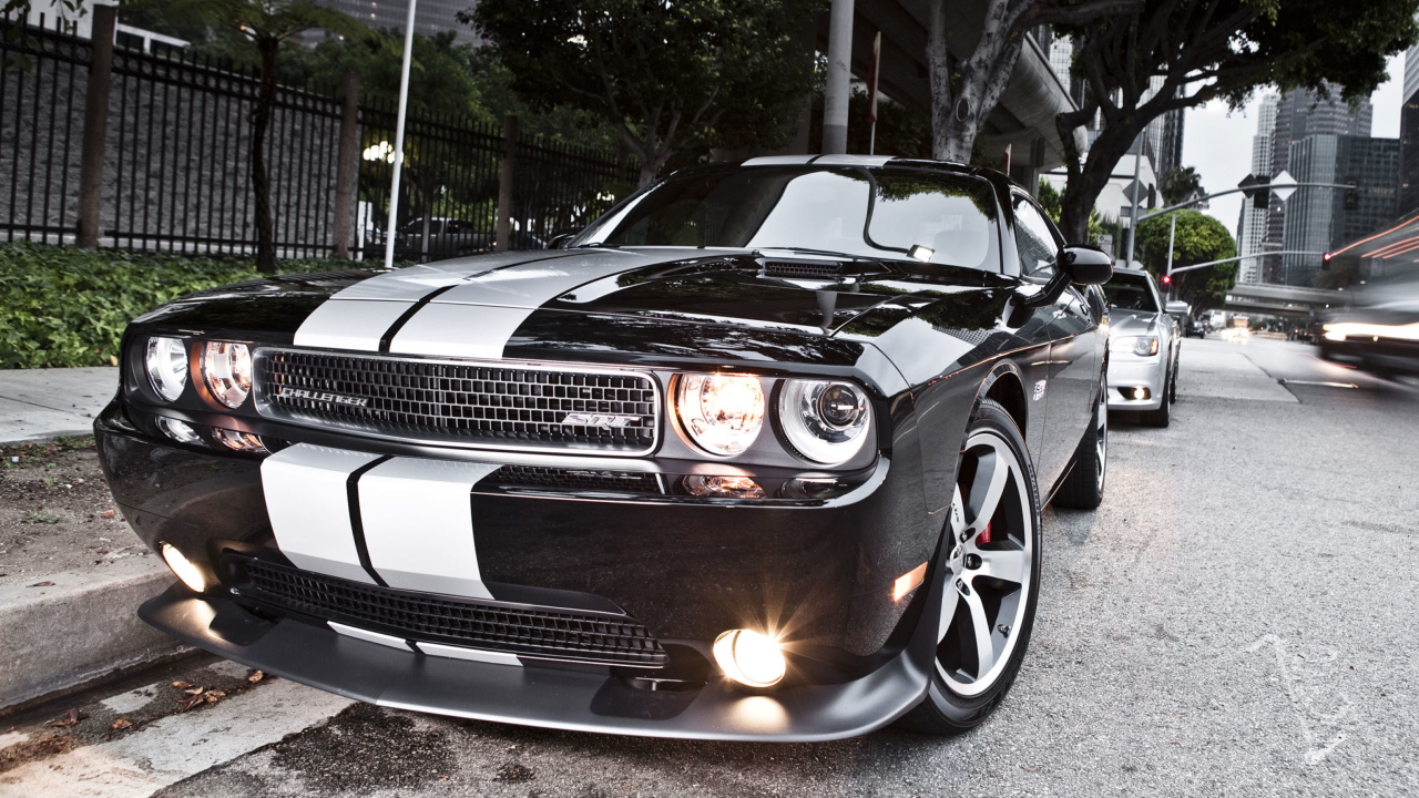 Fondo de pantalla Dodge Challenger SRT8 392 1280x720