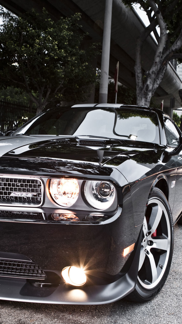 Dodge Challenger SRT8 392 wallpaper 640x1136