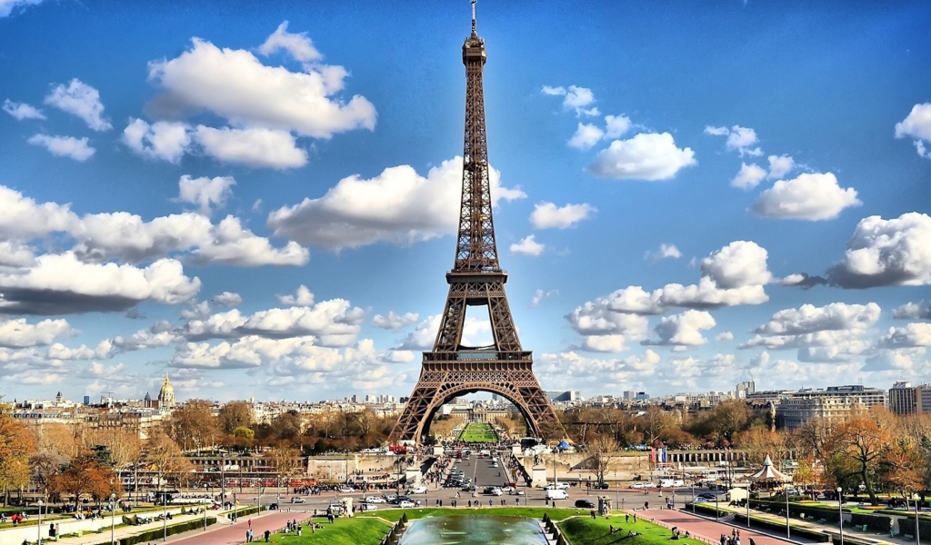 Das Eiffel Tower Wallpaper 1024x600