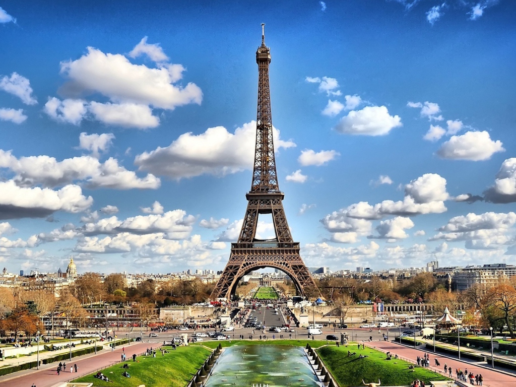 Eiffel Tower wallpaper 1024x768