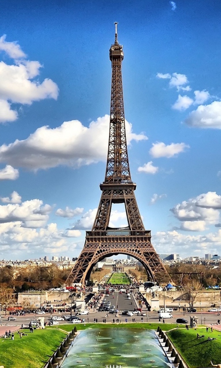 Das Eiffel Tower Wallpaper 768x1280