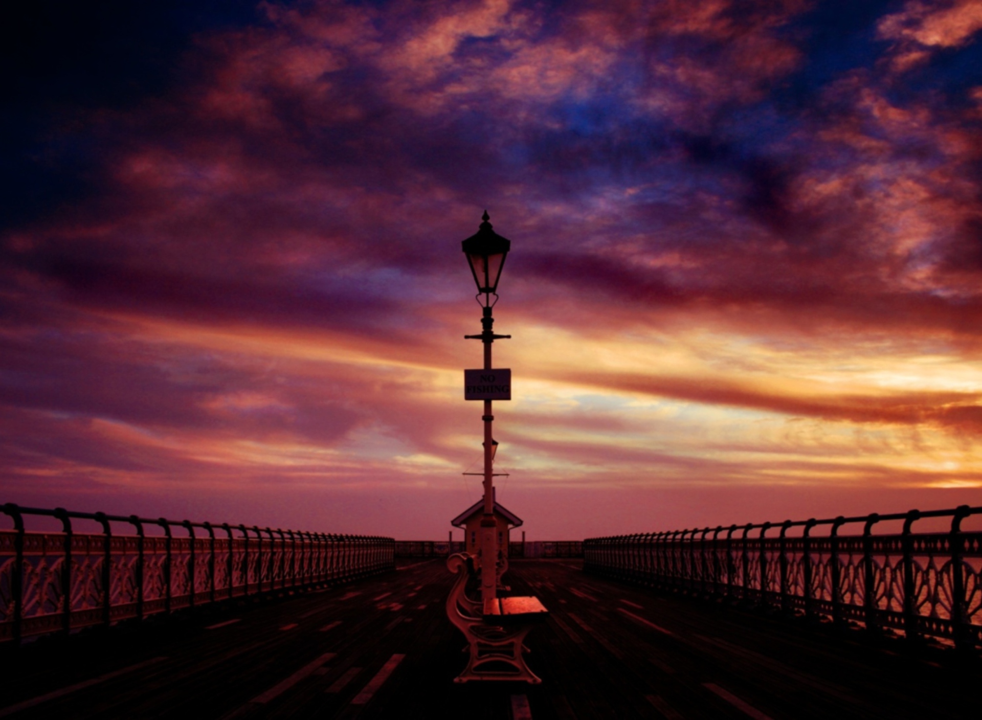 Sfondi Pier Into The Dawn 1920x1408