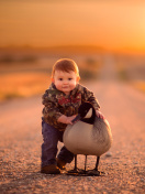 Обои Kid and Duck 132x176