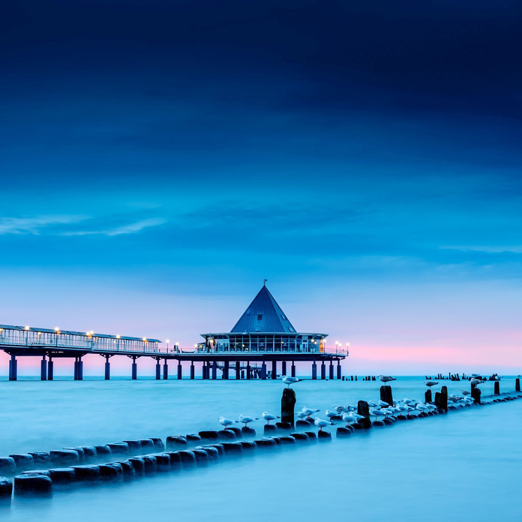 Fondo de pantalla Blue Sea Pier Bridge 1024x1024