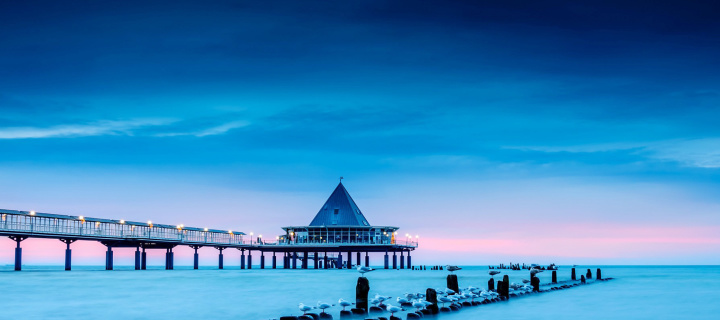 Sfondi Blue Sea Pier Bridge 720x320