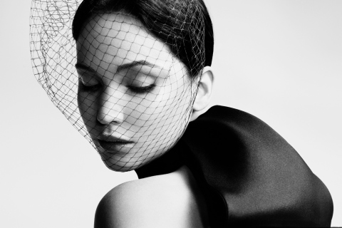 Jennifer Lawrence 2013 Black And White screenshot #1 480x320