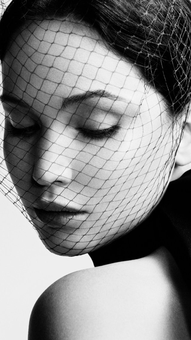 Jennifer Lawrence 2013 Black And White wallpaper 640x1136