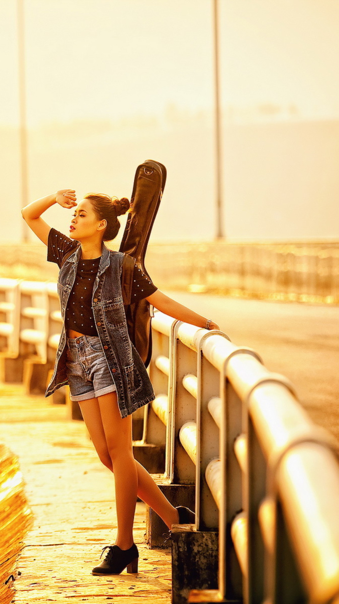 Обои Girl With Guitar 1080x1920