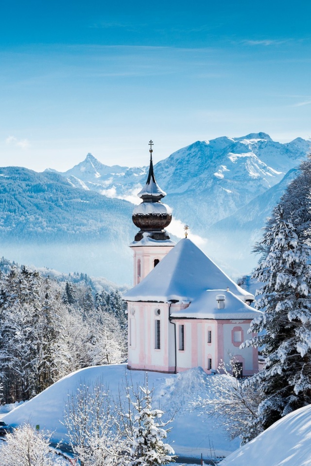 Das Bavaria under Snow Wallpaper 640x960