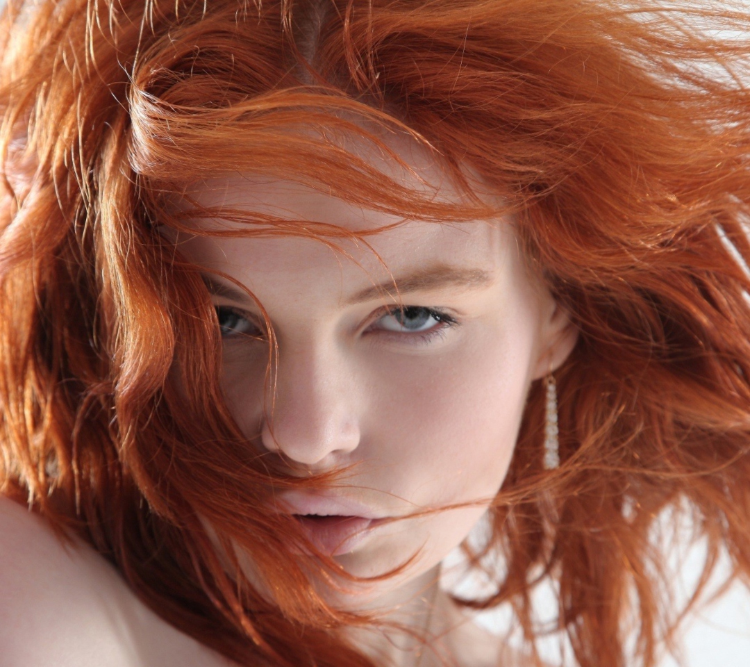 Das Redhead Model Wallpaper 1080x960