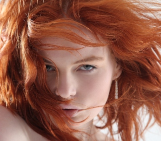 Redhead Model sfondi gratuiti per iPad