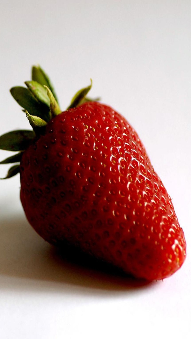 Das Strawberry Wallpaper 640x1136