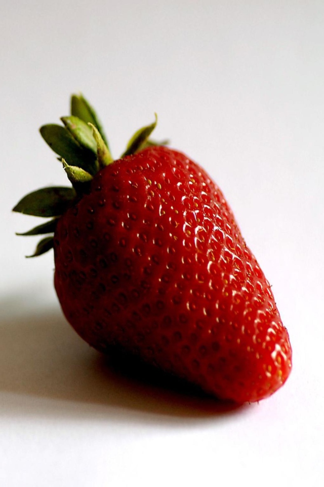 Strawberry wallpaper 640x960