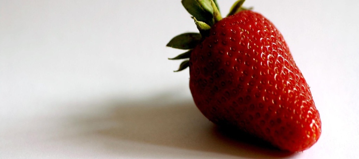 Fondo de pantalla Strawberry 720x320