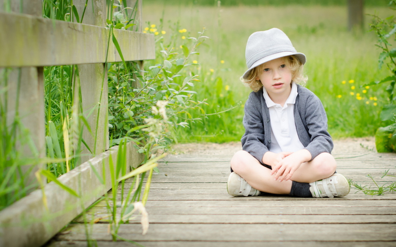 Fondo de pantalla Cute Blonde Boy 1280x800