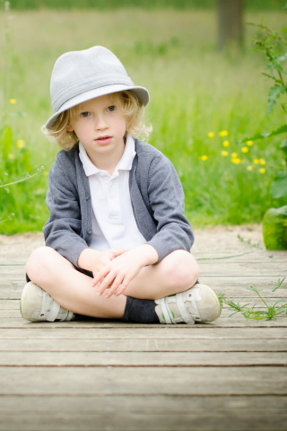 Das Cute Blonde Boy Wallpaper 320x480